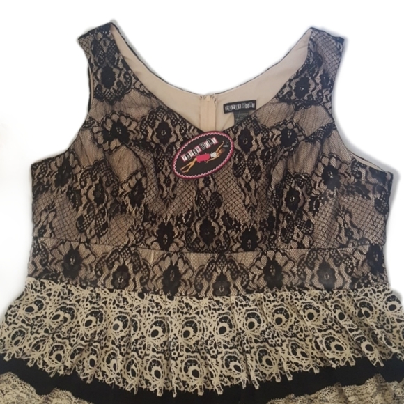 Romantic Lacey NWT party dress by Paperdoll - Picture 7 of 7